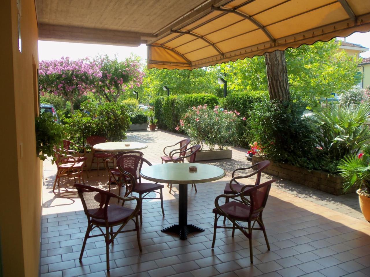 Residence Andrea Doria Cervia Exteriör bild